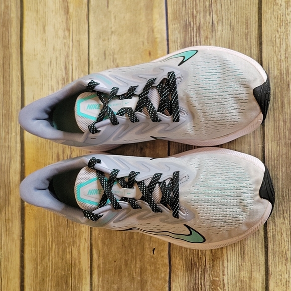 NIKE AIR ZOOM Size 7 - Picture 3 of 8